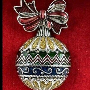 😎 3 for $10 SALE bundle sale! - New-Avon Holiday Cheer " Ornament " Brooch Pin